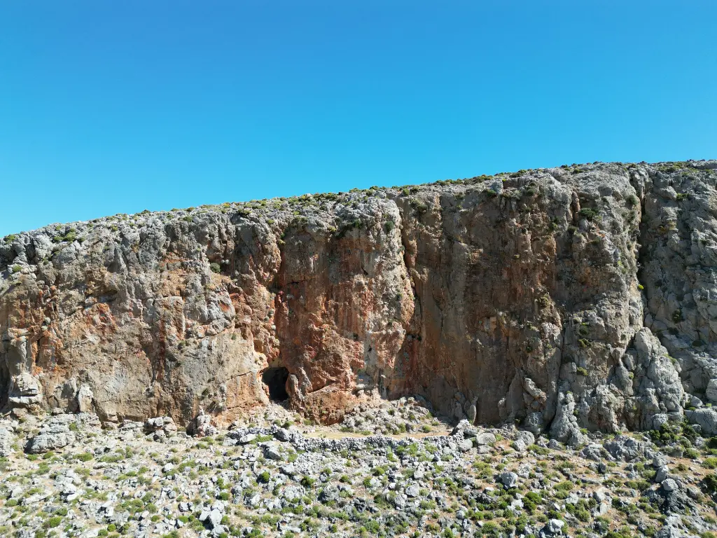 Palionisos Red Wall banner