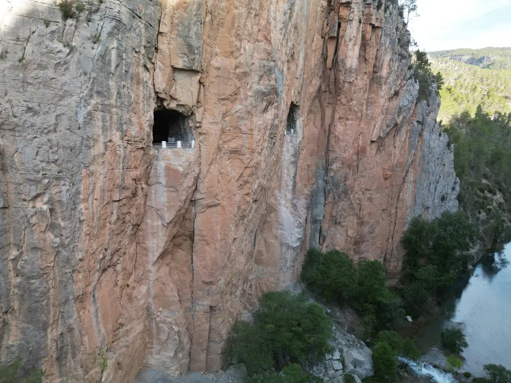 Los Miradores banner