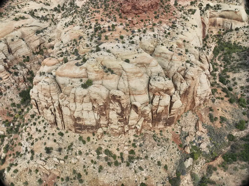 Habitado Crag banner